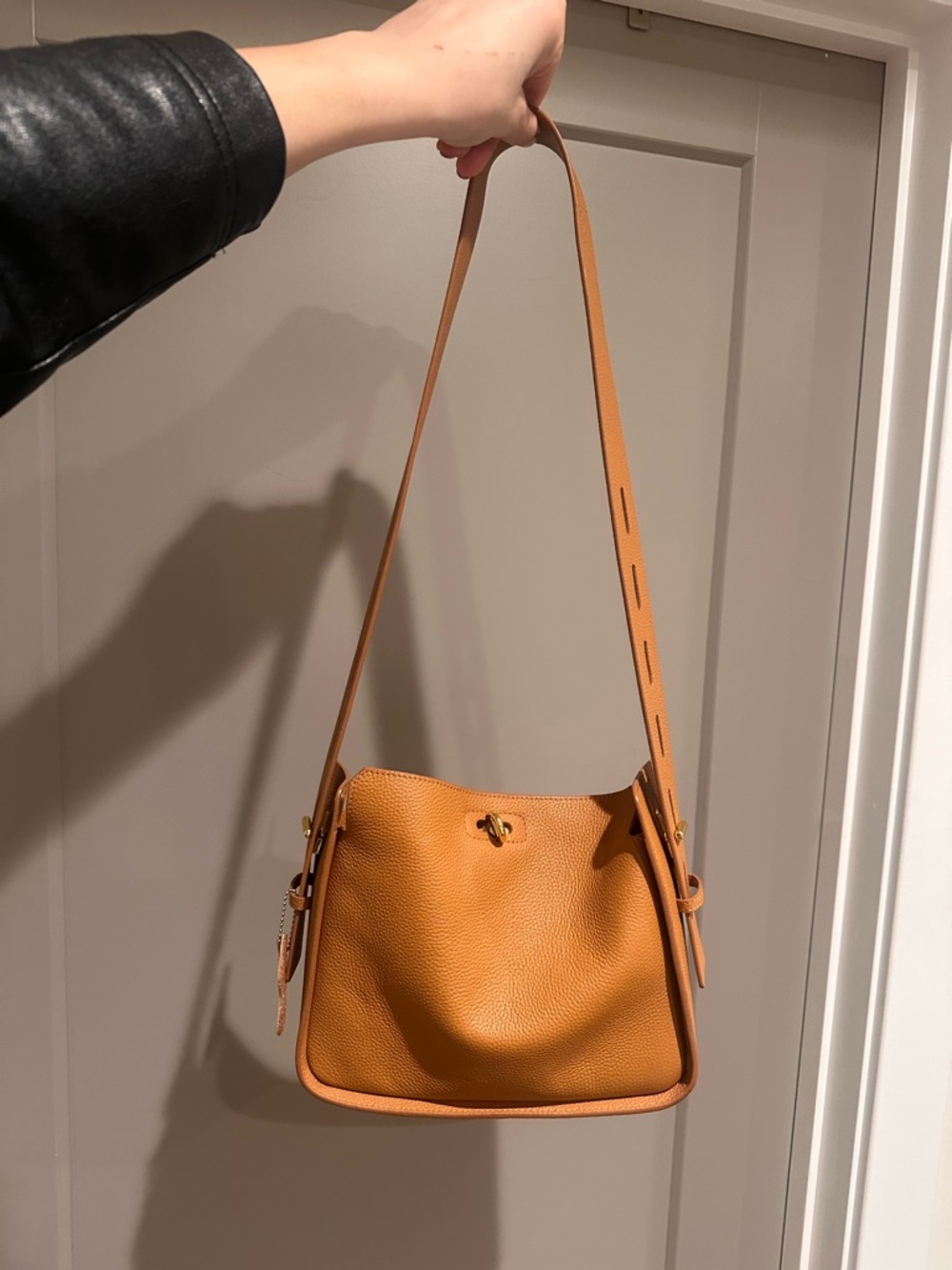 Women's Tan Leather Crossbody Bag - Structured Shoulder Bag - Picture 2 of 8